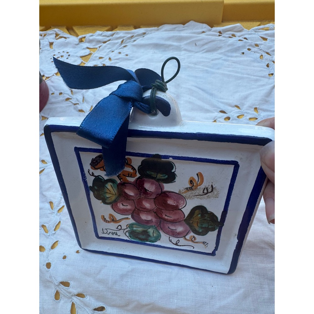 Italian Ceramic Wall Plaque Hand Painted in Italy Grapes Uva Pottery - Picture 3 of 7